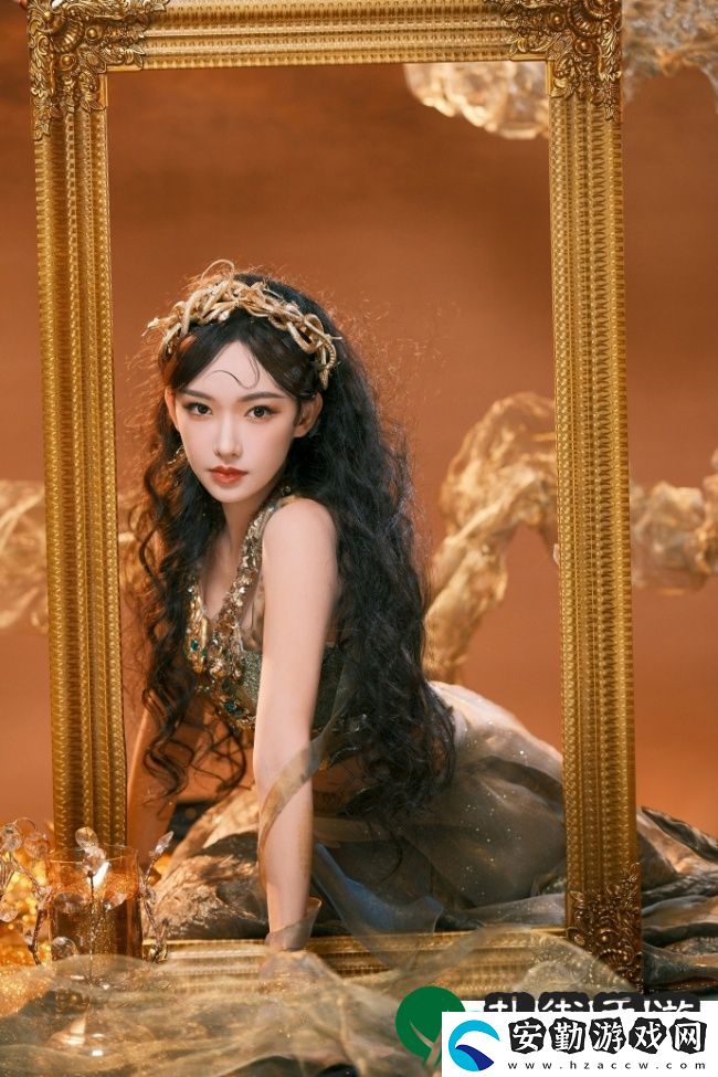 程瀟化身金色蛇女