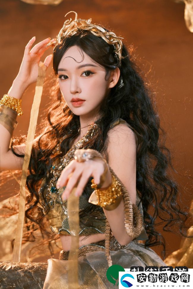 程瀟化身金色蛇女