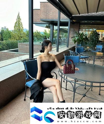 年輕的女教師hd