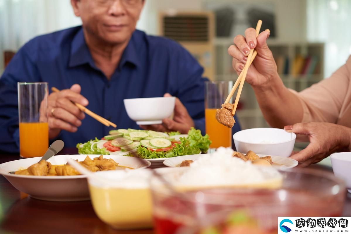 丈夫邀社長(zhǎng)來(lái)家吃飯?jiān)诰€觀看