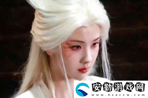 月鱗綺紀(jì)未播先火