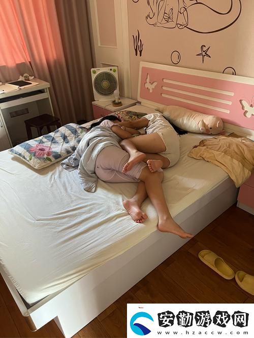 陪讀裝睡被后面滑進來