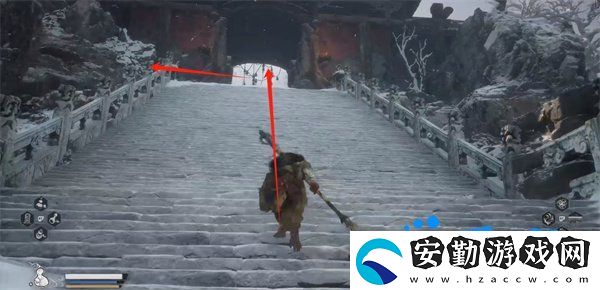 黑神話悟空亢金龍?jiān)谀?></p><p>3、然后沿著小路一直往上走，墻邊會(huì)出現(xiàn)小怪需要注意躲避；</p><p style=